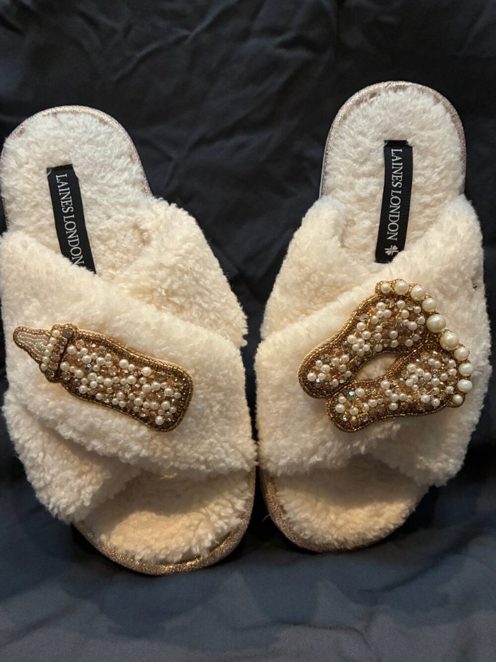 Laines London Women's Slippers with removable baby brooches, Size SMALL
